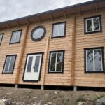 Vi bygger ett timmerhus på Kallkällberget